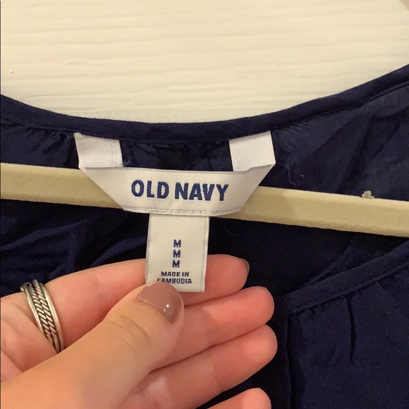 Old navy top - Picture 2 of 3